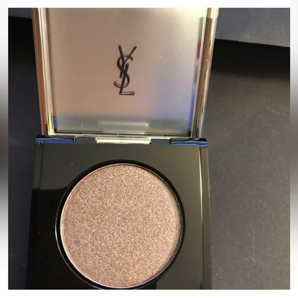 Yves Saint Laurent Satin Crush Eyeshadow – 28 Unconforming Taupe - Picture 5 of 5